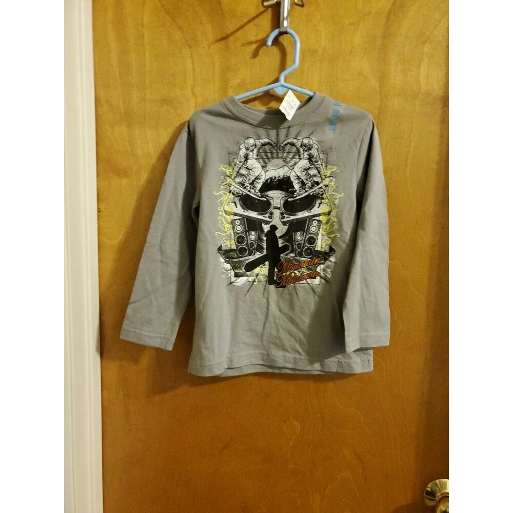 Boy's xs size 4 The Children's Place gray long sleeve shirt Mountain Meltdown
